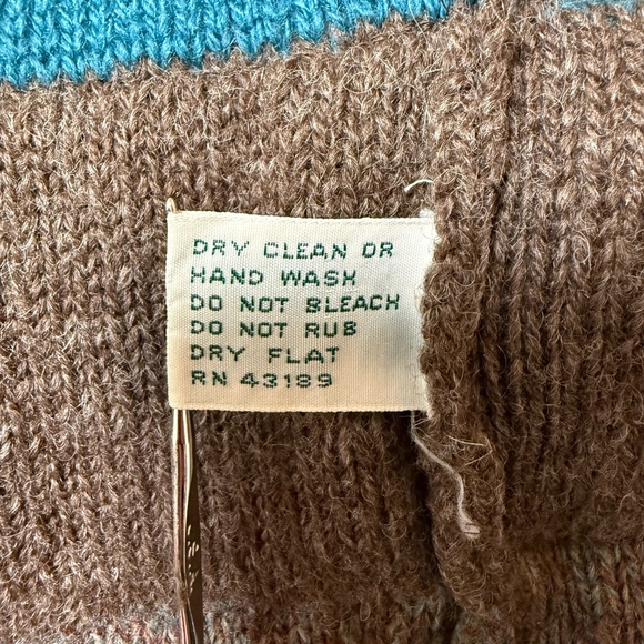 L.L. Bean Vintage 100% Wool Nordic Snow Zip Front Sweater Ski Vest Women L - Picture 11 of 15